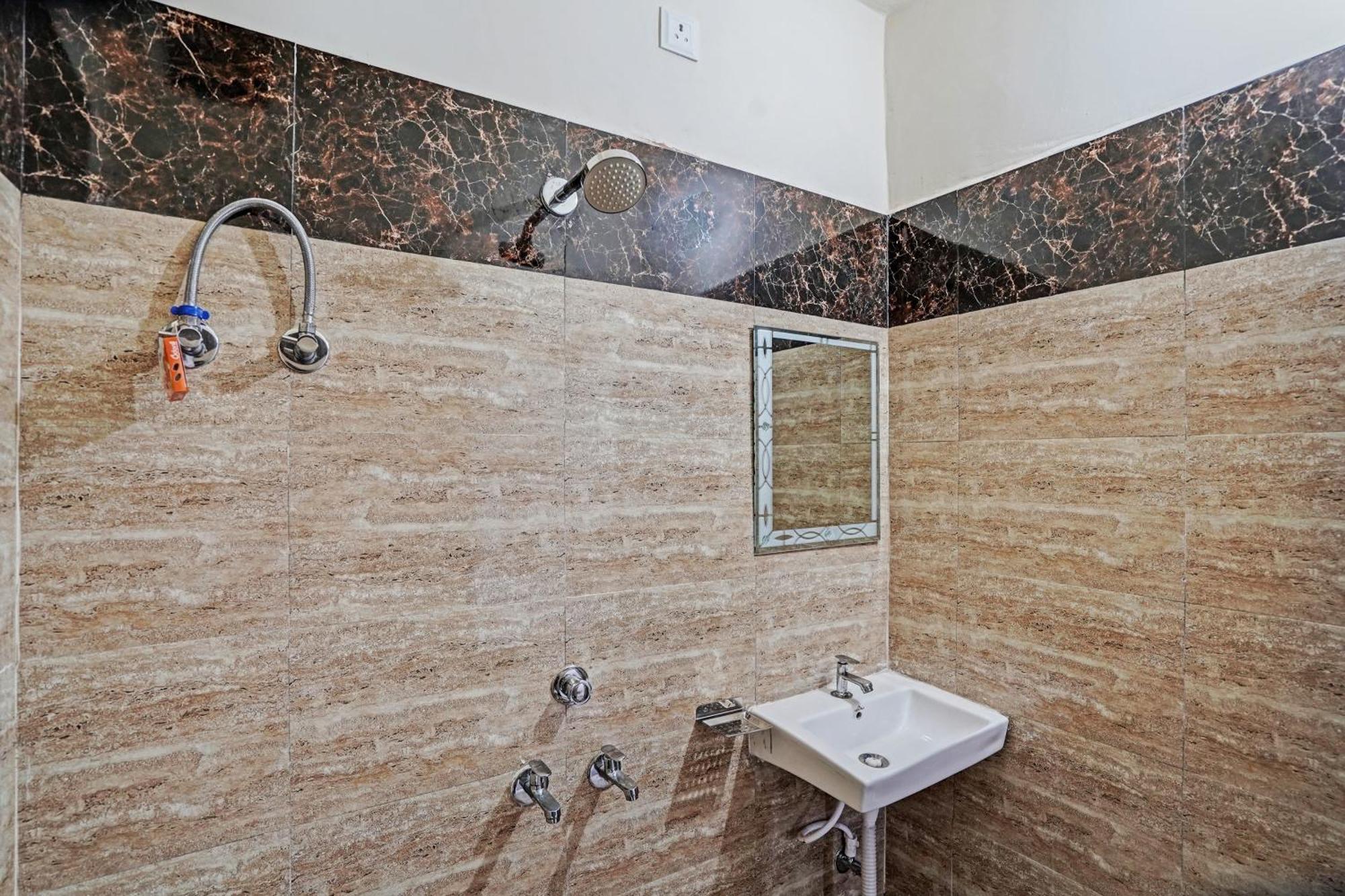 גאזיאבאד Oyo Flagship Evergreen Tower Hotel מראה חיצוני תמונה